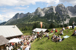 Der Salzburger Almsommer ist eingeläutet! - BILD