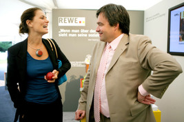 REWE Group größter Lebensmittelspender der Tafeln - BILD
