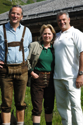 Charity Golf & Dinner in Schladming: Hoteliers und Prinzessin helfen



helfen - BILD