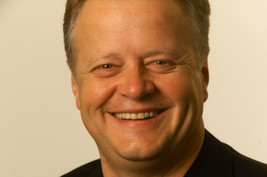 Start Leading! Prof. Dr. Manfred Winterheller am 4. Dezember 2007
live bei IIR im Wiener Hotel Imperial! - BILD  =
