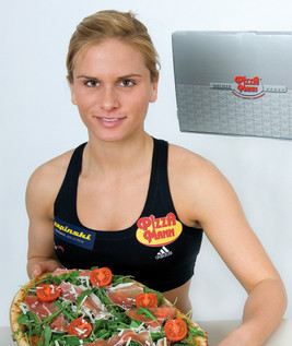 Leichtathletik Pin up Niedereder läuft mit PIZZA MANN und PAPINSKI -
BILD