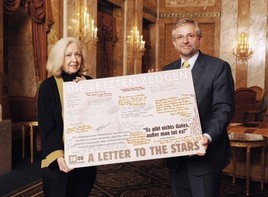 'A letter to the stars': Vizekanzler Molterer übernimmt Dankschreiben von Holocaust-Überlebenden