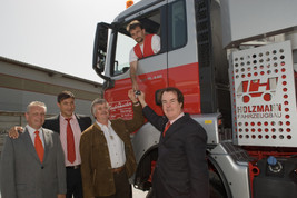 Erster Vierachs-LKW mit Euro5 Motor bei Saubermacher Slowenien im

Einsatz - BILD