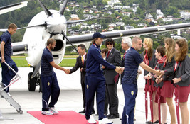 Das schwedische Nationalteam landet in Innsbruck - BILD