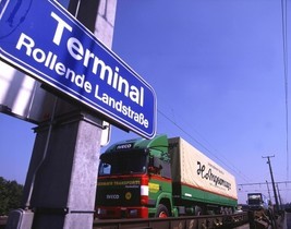 ÖKOMBI startet längste Rollende Landstraße Europas - BILD