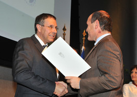 EBG MedAustron gratuliert Dr. Auberger zum NÖ Wissenschaftspreis -
BILD