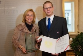 Innenministerin Dr. Maria Fekter und Markus Herndler (Österreichischer ZIVILDIENER des Jahres 2008)
