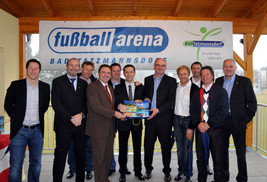 KEIN APRILSCHERZ! Bundesligatrainer besichtigten am 1. April 2009 die
Fußballarena Bad Tatzmannsdorf! - BILD
