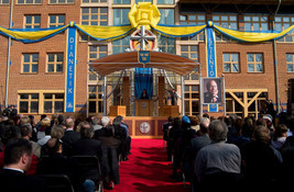 Schwedens Scientology Kirche weiht ihr neuestes Kirchengebäude in
Arlöv ein - BILD