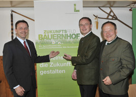 Berlakovich startet breit angelegte Agraroffensive 'Zukunftsfeld Bauernhof'