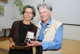 Prof. Antal Festetics erhält das Österreichische Ehrenkreuz für
Wissenschaft und Kunst I. Klasse - BILD