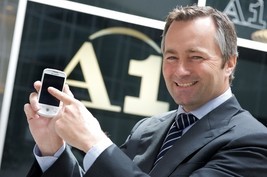Riesen Run auf den A1 SHOP: Verkaufsstart des Vodafone HTC Magic mit
Google ein voller Erfolg - BILD