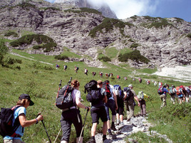 Die Legende lebt: Karwendelmarsch am 12. September 2009 - BILD  =

