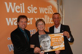 BZÖ-Plakatpräsentation: 'Weil sie weiß, was er wollte…wissen wir, was
wir an ihr haben.' - BILD