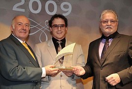 Landesinnung Wien der Augenoptiker BRILLEN - AWARD 2009 der Landesinnung Wien der Augenoptiker
für ÖSV Ski-Ass Herrn Rainer Schönfelder - BILD