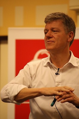 IIR Spzialtag mit Dr. Sprenger: Klassische Anreizsysteme überdenken -
BILD  =
