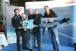 Mit dem Privatjet nach Tirol - BILD  =
