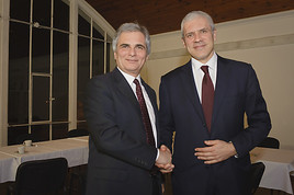 Bundeskanzler Werner Faymann traf Serbiens Präsident Tadic am Rande des SPE-Parteikongresses in Prag.