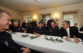 BK FAYMAN BESUCHTE AM CHRISTTAG DIE WIENER FEUERWEHR