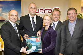 Prominente Eröffnung der ersten Ruefa-Lounge in Salzburgs City - BILD  =
