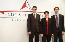BILD zu OTS -  Bildung in Zahlen 2008/2009 - V.l.n.r. Dr. Konrad Pesendorfer (Fachstatistischer Generaldirektor, Statistik Austria), Mag. Regina  ...