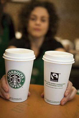 Caffè Latte trinken, Gutes tun: Starbucks serviert künftig
ausschließlich 100% FAIRTRADE zertifizierte Espressogetränke - BILD