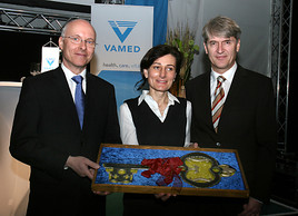 Schlüsselüberreichung an die Krebshilfe Burgenland. Im Bild v.l.n.r.: Bernhard Schuster, Mag. Andrea Konrath, Prim. Dr. Wilfried Horvath