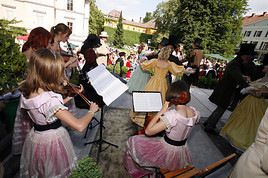 16. Mai 2010 - Biedermeierfest im Curpark - BILD