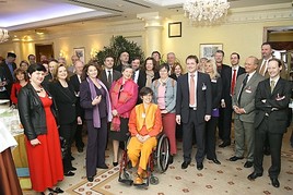 Exklusives Zusammentreffen der Top-Vortragenden des Landes im
'Himmel' des Grand Hotels in Wien. - BILD  =
