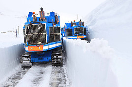 Frühjahrs-Schneeräumung 
der Großglockner Hochalpenstraße 2010 - 75 Jahr-Jubiläum =