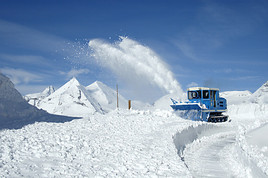 Frühjahrs-Schneeräumung der Großglockner Hochalpenstraße 2010 - 75 Jahr-Jubiläum =