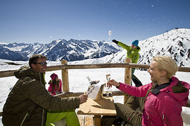 Das Zillertal feiert sensationelle Winterbilanz am Gauderfest! - BILD  =
