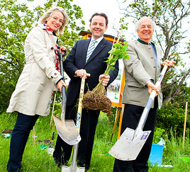 Ja! natürlich Gemeinsam mit Umweltminister Niki Berlakovich: Ja! Natürlich startet
Artenschutzprojekt für Osterluzeifalter im Seewinkel - BILD