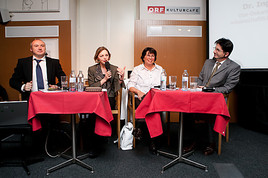 A1 Podiumsdiskussion: Wer macht die Kinder fit für die digitale
Zukunft? - BILD  =
