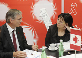 Stöger: Sehr erfolgreiche bilaterale Gespräche bei der AIDS 2010 - BILD