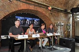 Fotos zum heutigen Pressegespräch zum Gürtel Nightwalk XIII =
