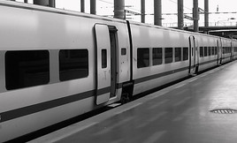 European Hotel Train -  Paris und Prag vor derselben Zimmertür - BILD