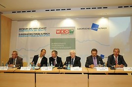 Alpbach: Hochkarätiger Tourismus-Empfang bei Wirtschaftsgesprächen =
