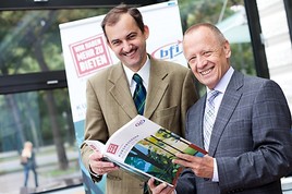 Im Bild vlnr: Mag. Peter Schlögl, GF des ÖIBF (Österreichisches Institut für Berufsbildungsforschung), Dr. Herwig Stage, GF des bfi Wien