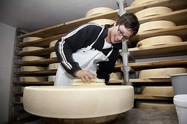 Alma Alp Blog mit Chrisitan Alpe Ober Ueberlut Grossen Walsertal Senn Kaese Kuh Kinder =