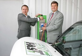 KFZ-Werkstättenkette rüstet alle Standorte mit e-Tankstellen aus
FASTBOX: ab sofort gratis tanken bei ecofast - BILD