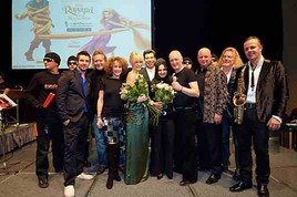 Standing Ovations für 'Rapunzel - Neu Verföhnt' bei der Licht ins
Dunkel - Premiere mit Monrose, Gary Lux und seinen Stars - BILD
