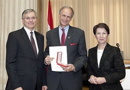Große Ehrung für Krebshilfe-Präsident Sevelda - BILD