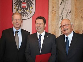 Alfred Gsandtner erhielt das Silberne Ehrenzeichen der Republik Österreich