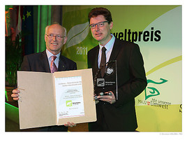 Verkehrsministerin Doris Bures gratuliert via donau zum Umweltpreis
der Stadt Wien - BILD