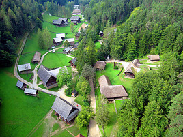 Saisonbeginn 2011 mit 'Holzeiten' im Österreichischen Freilichtmuseum
Stübing - BILD