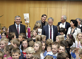 Weltgesundheitstag: Stöger verteilt gesunde Jause an Kärntner Volksschulen
