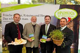 ARGE Heumilch präsentiert neue Gräser- und Kräuterfibel - BILD