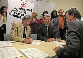 Foglar, Tumpel unterschrieben Bildungsvolksbegehren