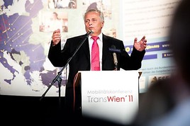 ipcenter.at GmbH Sozialminister Rudolf Hundstorfer auf der Mobilitätskonferenz TransWien'11: 'Ich war selbst einmal Lehrling.'